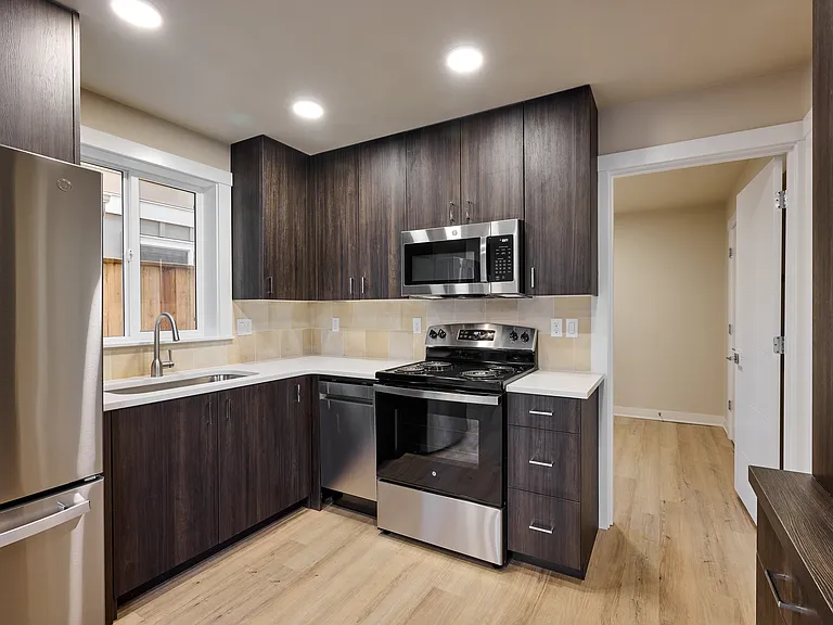 1940 NW Grant Ave #101 — Photo 5