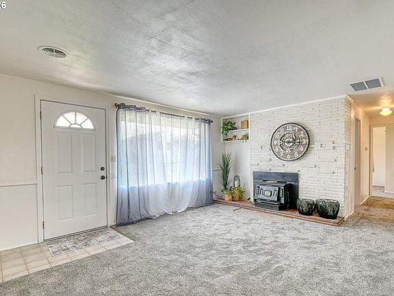 4th image of 1609 SW Hailey Ave