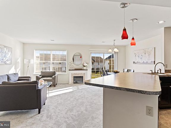 5th image of 216 Melbourne Ln