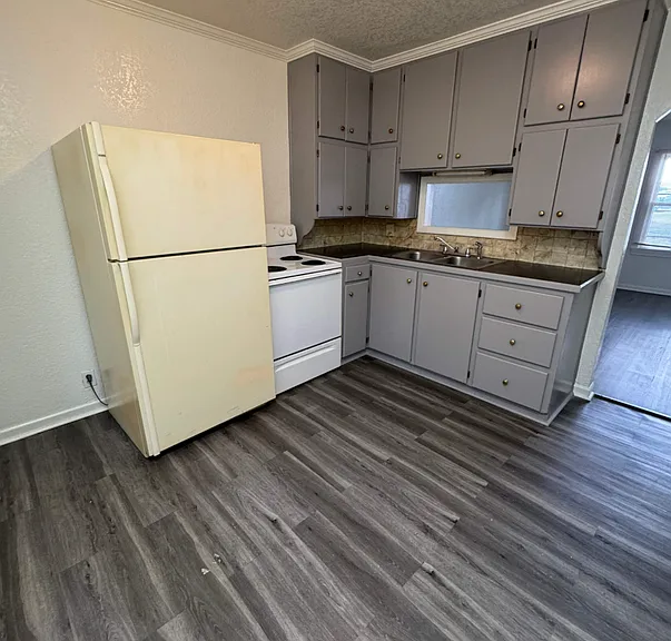 209 Commercial St — Photo 9