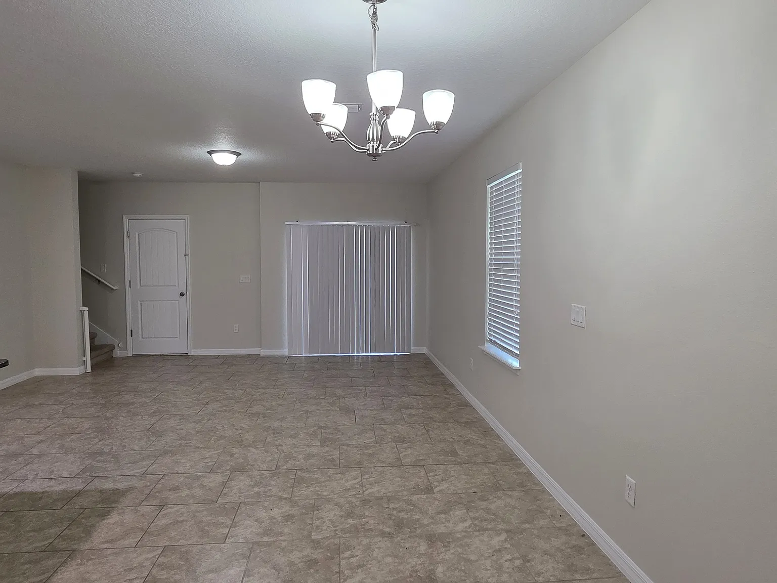 3 bed, 2.5 bath, 1816 sqft, $2,550 — Photo 3