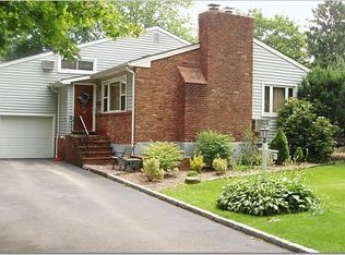 18 Brookside Dr, Huntington, NY 11743
