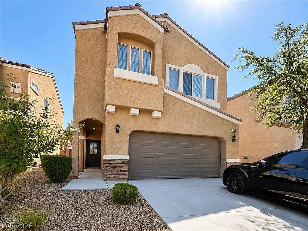 4 bed, 2.5 bath, 2033 sqft, $2,152 — Photo 1