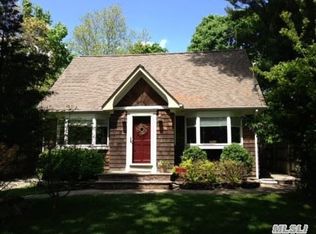 622 8th Ave, East Northport, NY 11731