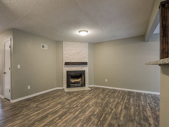 3rd image of 3006 Eaton St Unit 3006