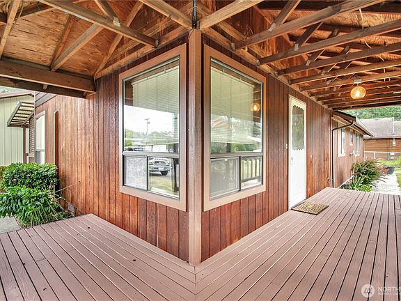 4th image of 930 Commercial Avenue