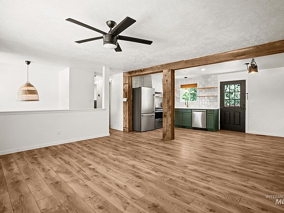 4th image of 4021 W Garnet St