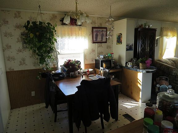 4th image of 2327 Walnut Dr #8