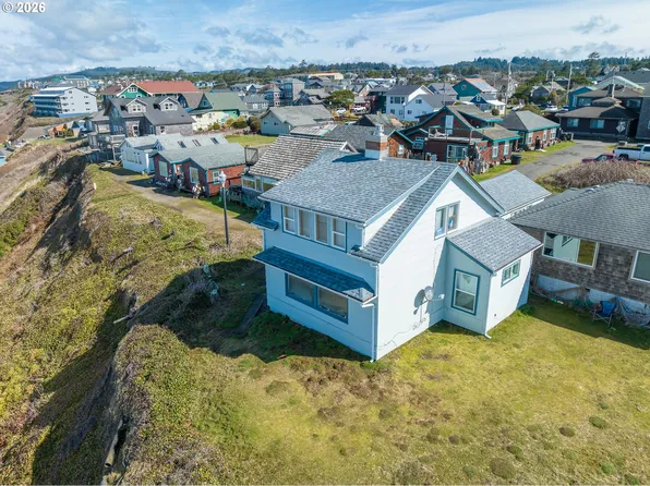 825 NW 1st St, Newport, OR 97365