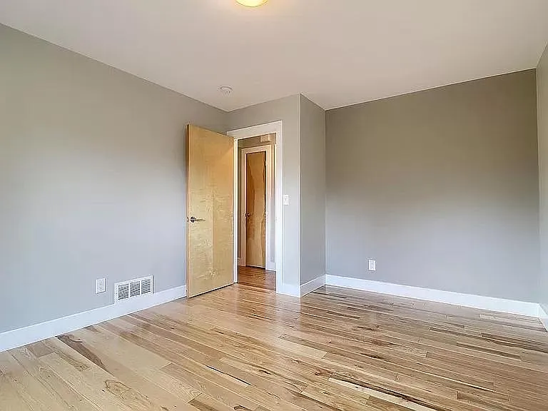 559 London Ave — Photo 12