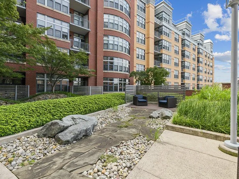 Jasper Columbia Pike — Photo 18