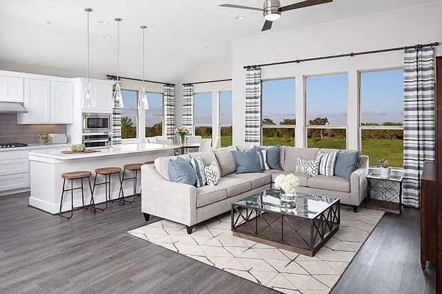 4 bed, 3.0 bath, 2298 sqft, $2,350 — Photo 4