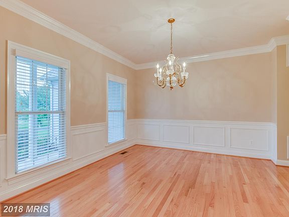 5th image of 19505 Meadowvale Ct