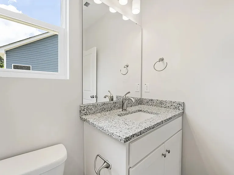 106 N Benjamine St — Photo 37