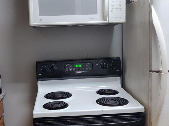 4th image of 325 Washington Ave APT 1