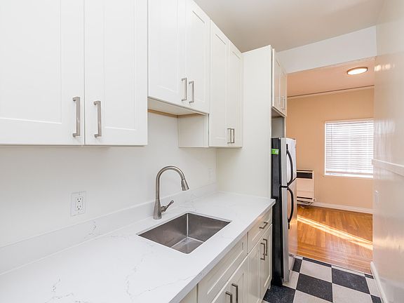 4th image of 381 Belmont St #204