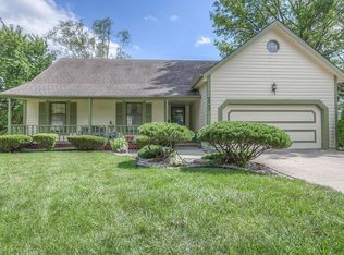 8903 W 116th Ter, Overland Park, KS 66210