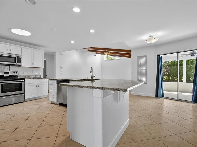 231 Wellington Dr — Photo 20