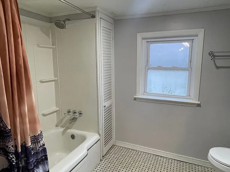 806 E Center St — Photo 15