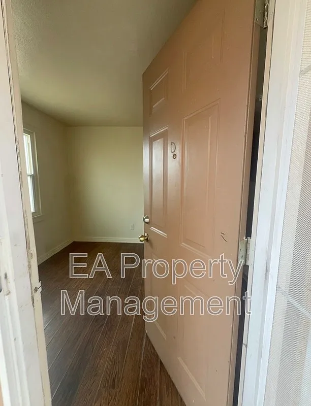 1 bed, 1.0 bath, 650 sqft, $895 — Photo 3