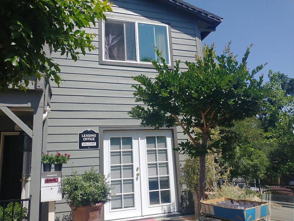 2nd image of 2821 Mallard Ln APT 19