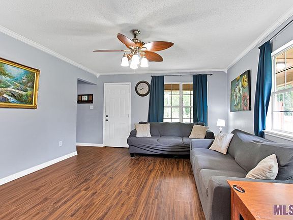 3rd image of 10756 Brooks Dr