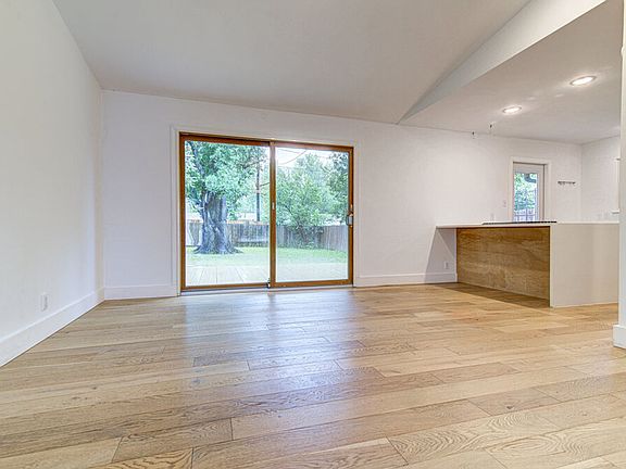 5th image of 2704 Nottingham Ln