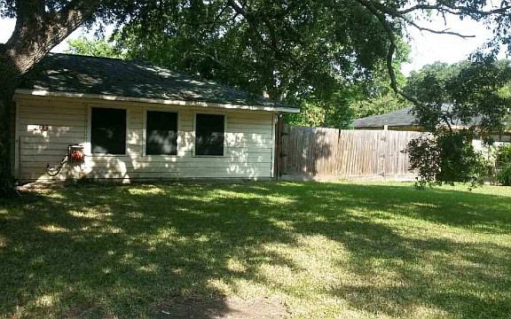 5th image of 203 Redwood St
