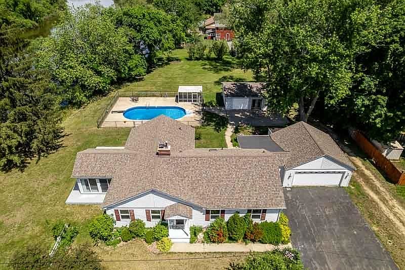 1st image of 215 Shore Ln