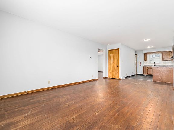 5th image of 1139-1141 McCarley Dr W