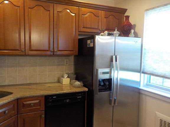 4th image of 254-08 75th Ave Floor 1
