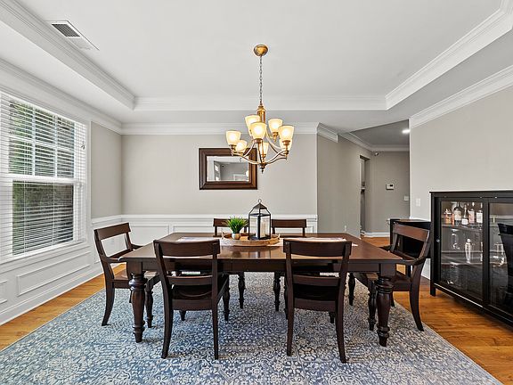 2nd image of 2600 Veneto Pl
