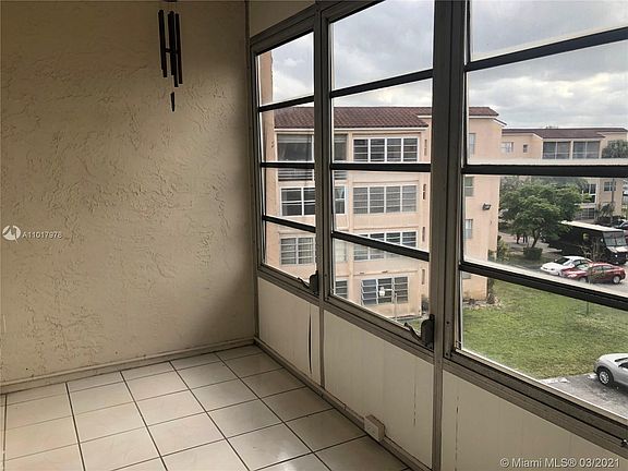 5th image of 2860 Somerset Dr APT 410K