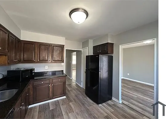 400 Berkshire Ct — Photo 5