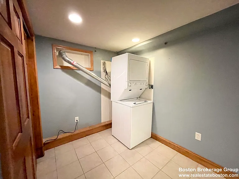 241 W 3rd St #2 — Photo 10