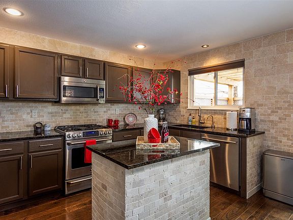 5th image of 2415 Andrew Dr