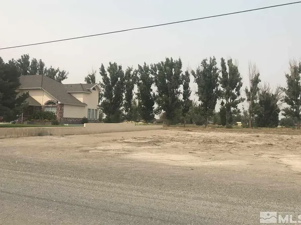 6 La Buena Vida Ln, Yerington, NV 89447