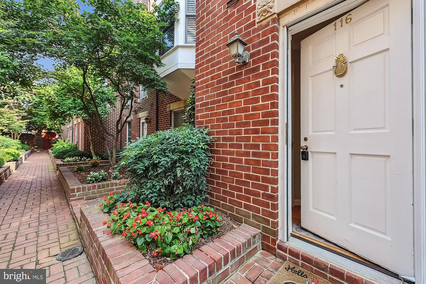 3 bed, 3.5 bath, 1812 sqft, $6,000 — Photo 2