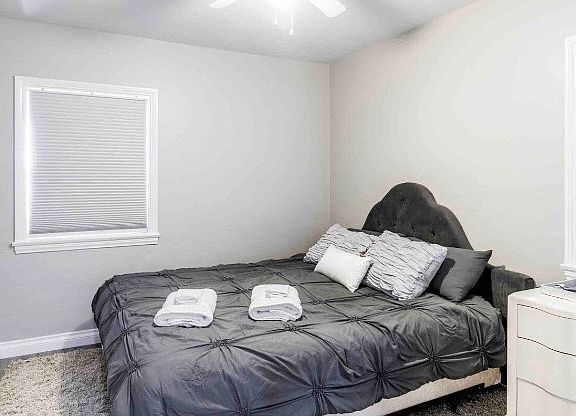 5th image of 1080 E 33rd St #1