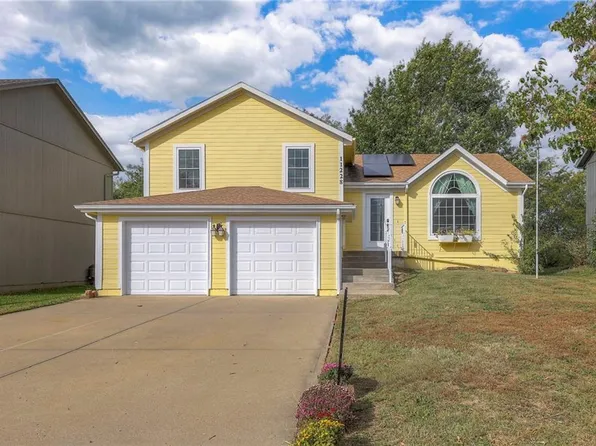 11228 N Central St, Kansas City, MO 64155