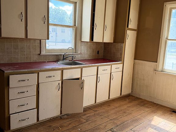 3rd image of 199 Belleville Rd