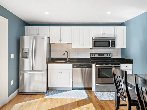 582 Dedham St, Wrentham, MA 02093