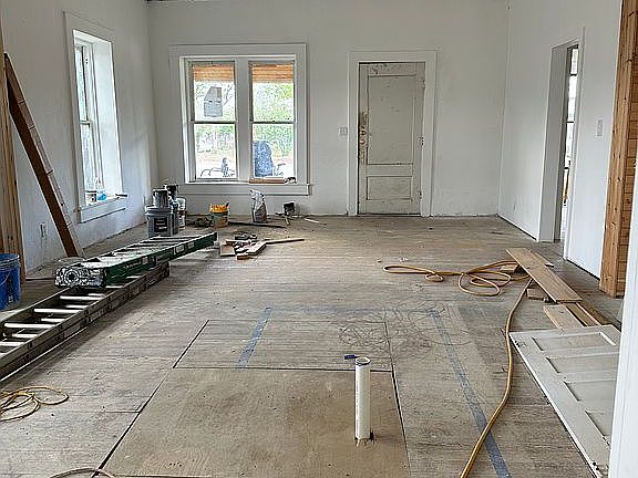 5th image of 536 N Live Oak St