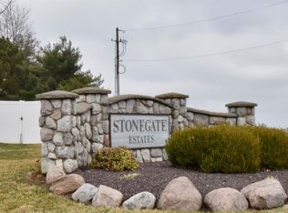 300 Conaghan Dr, Groveland, IL