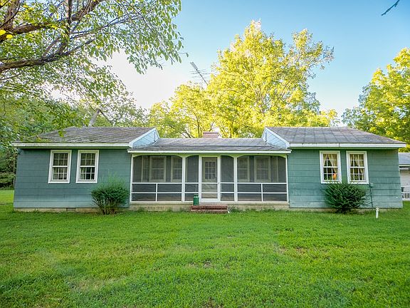 4th image of 390 Crescent Cove Ln