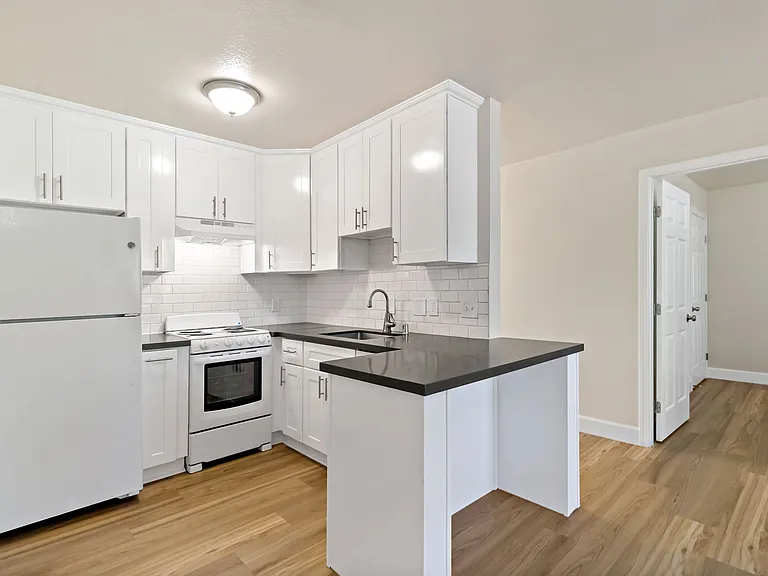 10900 Macarthur Blvd #2 — Photo 17