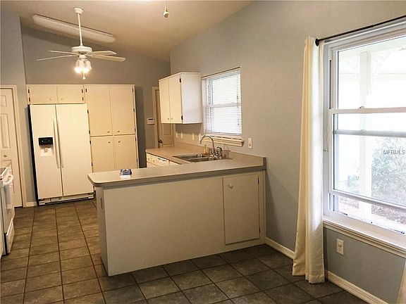 3rd image of 16181 Hillside Cir