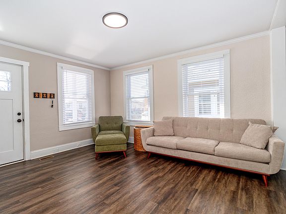 4th image of 82 Walnut Ave