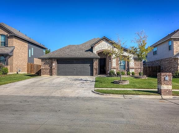 2nd image of 700 Ravenwood Dr