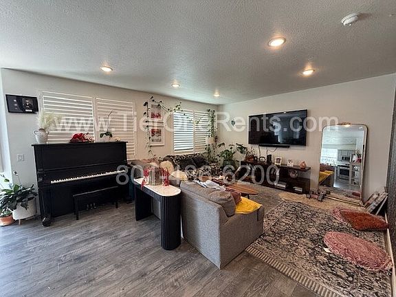 3rd image of 8054 S Oakridge Park Dr